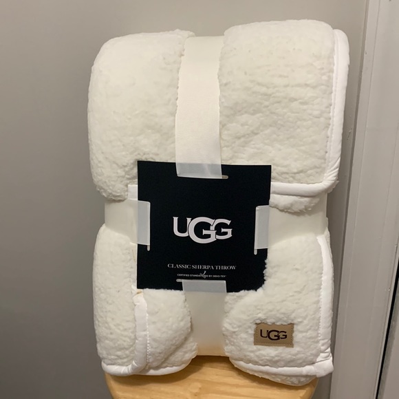 UGG Bedding Ugg Classic Sherpa Throw In Snow New With Tags Poshmark